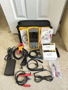 FLUKE-125B FLUKE Scopemeter Handheld Oscilloscope