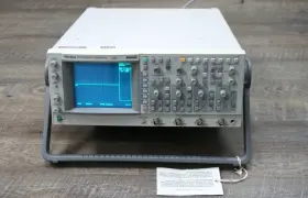 PM3384A FLUKE / PHILIPS Autoranging Combiscope Oscilloscope