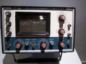 10-4510 HEATHKIT Dual Trace Oscilloscope Powers Up Backlight