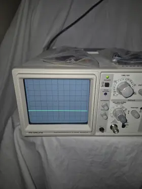 Hitachi 8792343 Oscilloscope V-252 20mhz With 2 Unopened Probe Kits Made In Japan