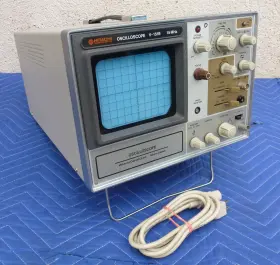 Hitachi V-151b Nice Vintage Oscilloscope 15 Mhz - See Video