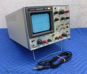 Hitachi V-152f V-152 Nice Vintage Analog Oscilloscope 15 Mhz - See Video