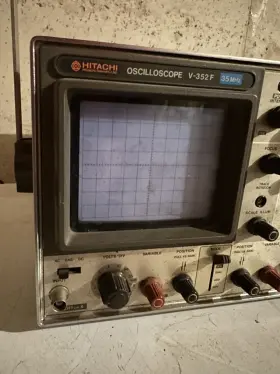 V-352F HITACHI Analog Oscilloscope #2
