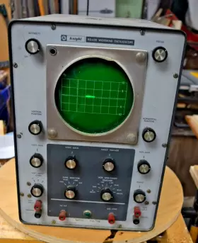 KG-630 KNIGHT Oscilloscope Lights Up