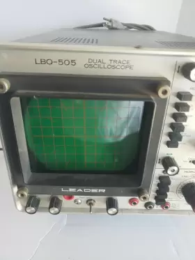 LBO-505 LEADER Dual Trace Oscilloscope Powers Up Manuals #2