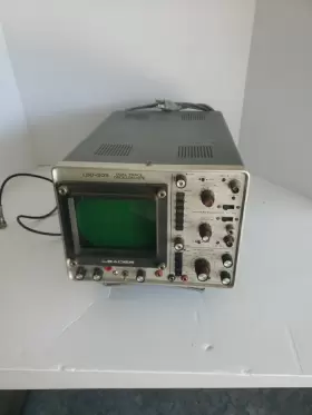 LBO-505 LEADER Dual Trace Oscilloscope Powers Up Manuals
