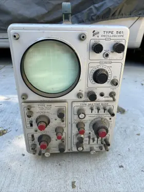 000695 TEKTRONIX Oscilloscope #3