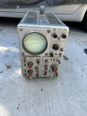 000695 TEKTRONIX Oscilloscope
