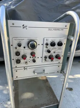004680 TEKTRONIX Scope Mobile Panel Rolling #2