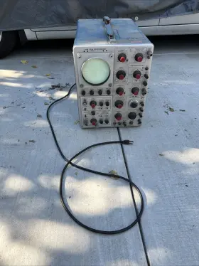 025051 TEKTRONIX Oscilloscope