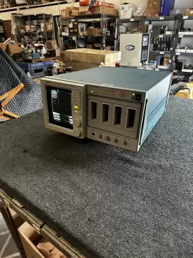 11801C TEKTRONIX Digital Sampling Oscilloscope Passes