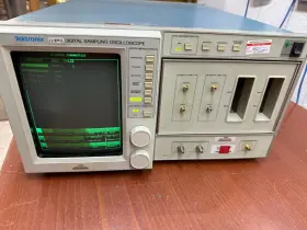 11802 TEKTRONIX Digital Sampling Oscilloscope Mainframe