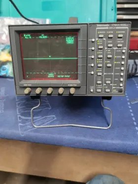1745A TEKTRONIX Ntsc Pal Waveform Vector Monitor
