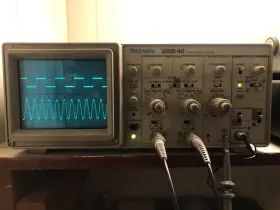 2205-40 TEKTRONIX Channel Oscilloscope