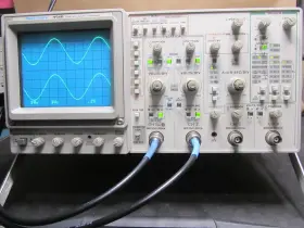 2246-1Y TEKTRONIX Oscilloscope #2