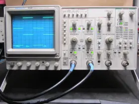 2246-1Y TEKTRONIX Oscilloscope