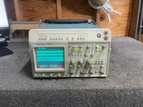 2246B TEKTRONIX Oscilloscope Dmn Laboratory Benchtop