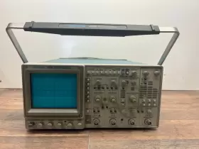 2252 TEKTRONIX Programmable Hardcopy Oscilloscope