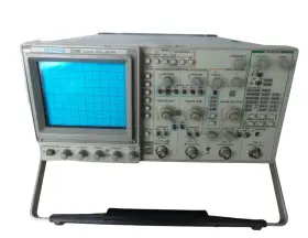 2446 TEKTRONIX Oscilloscope