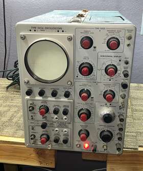 545A TEKTRONIX Oscilloscope Powers