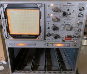 7704 TEKTRONIX Oscilloscope Repair