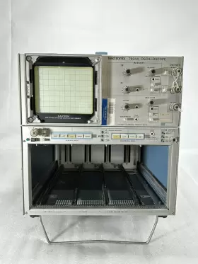 7904A TEKTRONIX Oscilloscope Frame Power