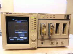 B010205 TEKTRONIX Digital Sampling Oscilloscope Touch Screen