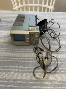 Tektronix B010917 222 Battery-operated Portable 10mhz