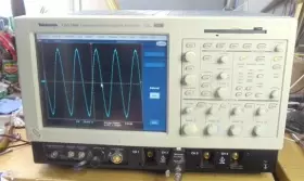 CSA7404 TEKTRONIX Digital Oscilloscope #3