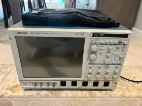 DSA70804 TEKTRONIX Channel Gs Oscilloscope Analyzer