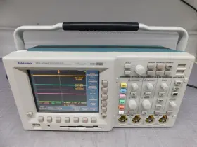M6709 TEKTRONIX Channel Digital Phosphorus Oscilloscope