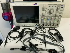 MSO4104B TEKTRONIX Gs Signal Oscilloscope Probes Cald