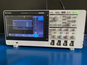 TBS2104 TEKTRONIX Oscilloscope Channels