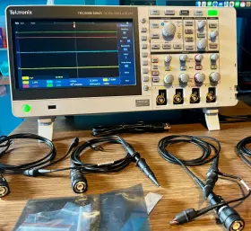 TBS2104B TEKTRONIX Digital Oscilloscope