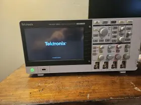 TBS2204 TEKTRONIX Oscilloscope