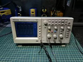 TDS-2022B TEKTRONIX Dual Channel Digital Storage Oscilloscope