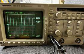 TDS-340A TEKTRONIX Channel Digital Oscilloscope
