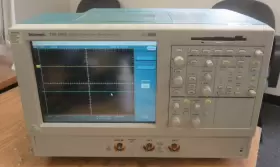 TDS-5052 TEKTRONIX Digital Phosphor Oscilloscope