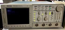 TDS-644A TEKTRONIX Channel Digital Oscilloscope