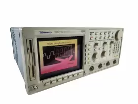 TDS-754D TEKTRONIX Channel Digital Phosphor Oscilloscope