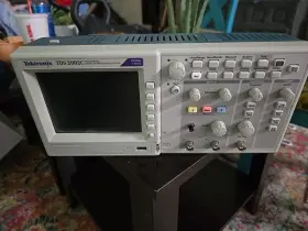 TDS2002C TEKTRONIX Channel Digital Storage Oscilloscope
