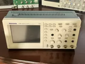 TDS224 TEKTRONIX Channel Digital Oscilloscope