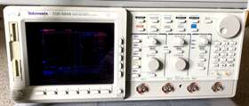 TDS684B TEKTRONIX Digital Oscilloscope