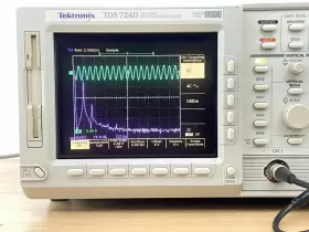 TDS724D TEKTRONIX Dpo Oscilloscope