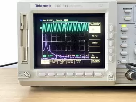 TDS744 TEKTRONIX Oscilloscope
