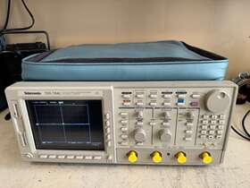 TDS784C TEKTRONIX Digital Oscilloscope Channels