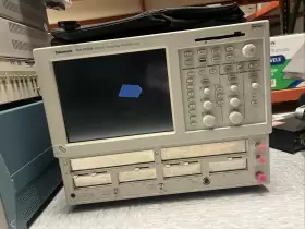TDS8000B TEKTRONIX Digital Sampling Oscilloscope