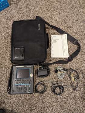 Tektronix Ths730a Tekscope Handheld Digital Oscilloscope 2-channel 200mhz 1gs/s
