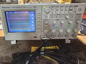 TPS2024B TEKTRONIX Digital Oscilloscope