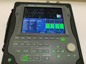 WFM2200 TEKTRONIX Waveform Monitor